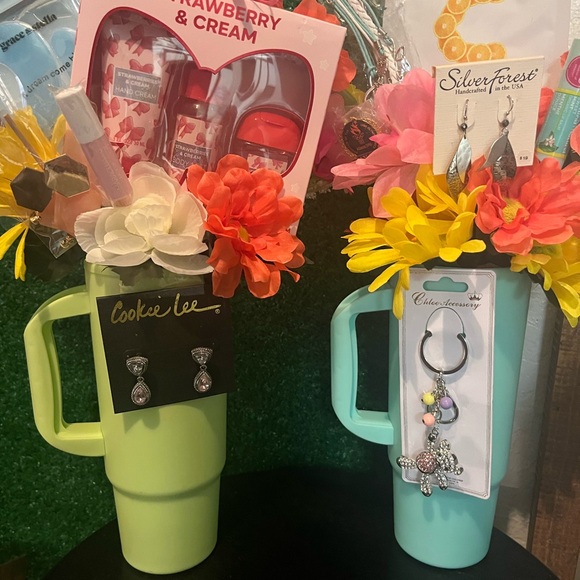 Loaded Tumble Bouquets - Picture 6 of 15